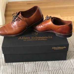 Allen Edmonds Carlyle in walnut 8.5 D